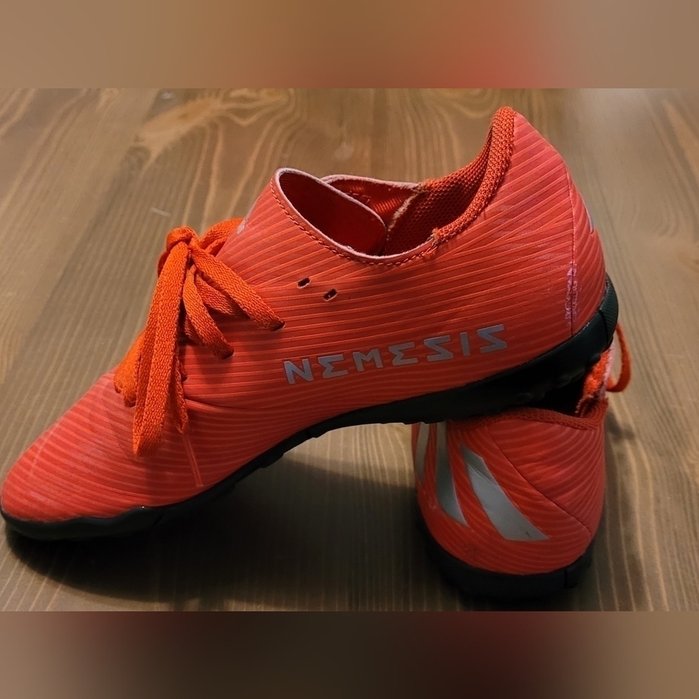 Adidas Nemeziz Sz 5.5 Red Soccer Shoes F99935 Boys Soccer Shoes